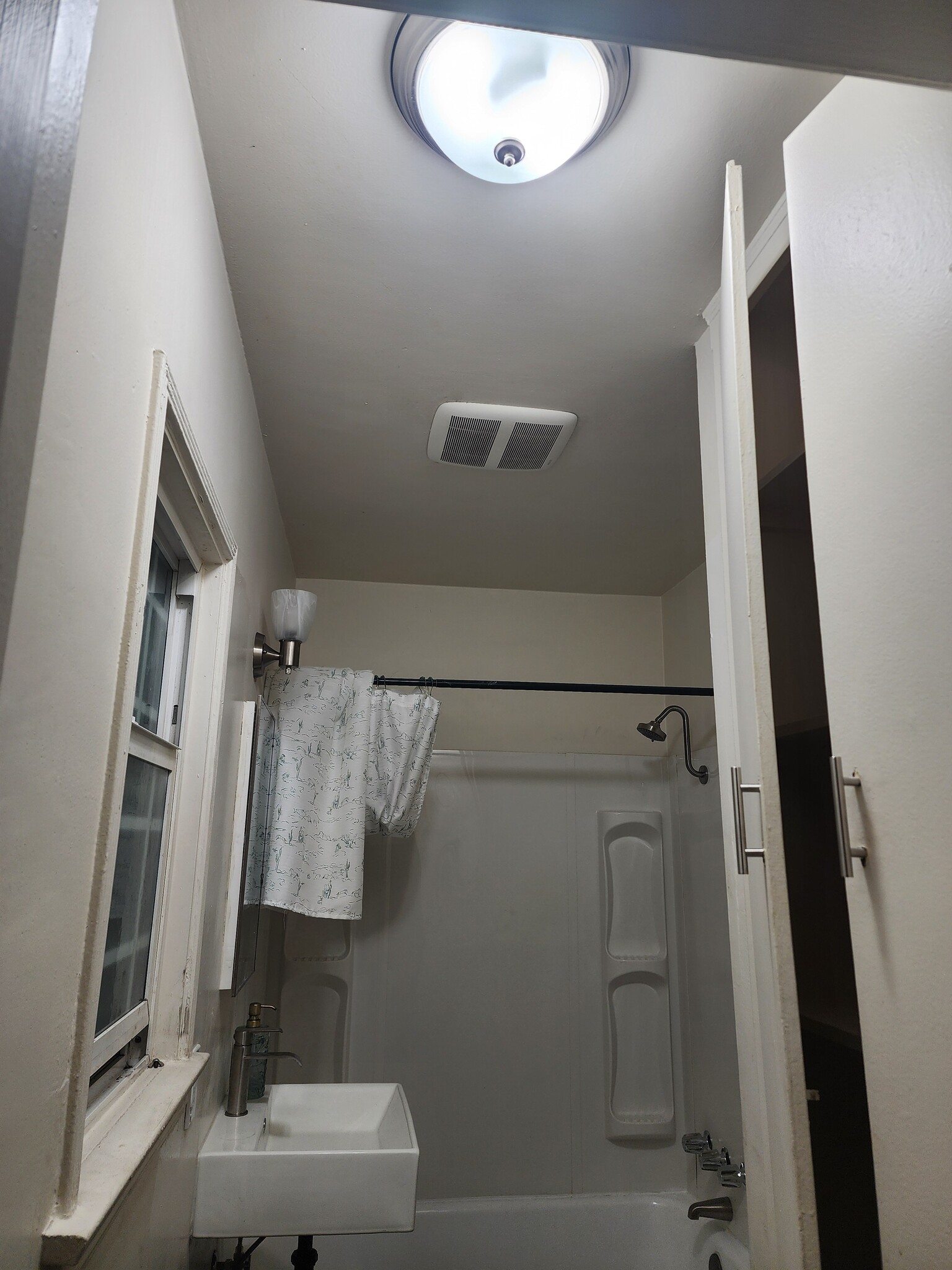 Bathroom- Shower & Tub - 1315 W 102nd St