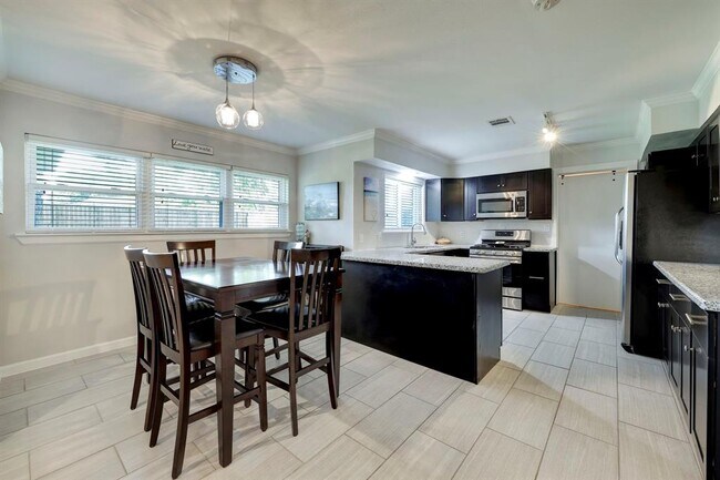 Building Photo - 2910 Freshmeadows Dr