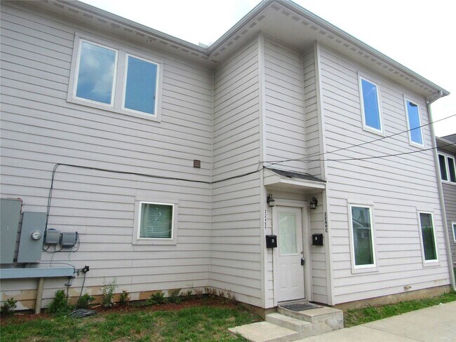 Building Photo - 3249 Dixie Dr