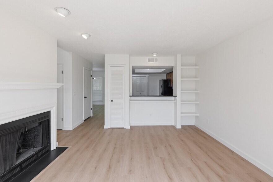 Building Photo - 5721 Brentwood Meadows Cir