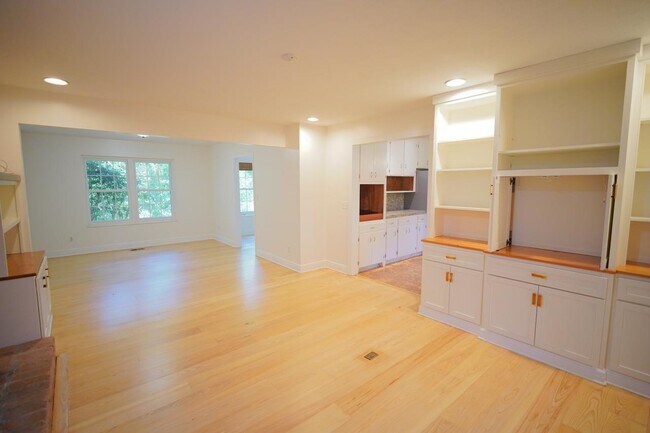 Building Photo - 2328 Armistead Rd