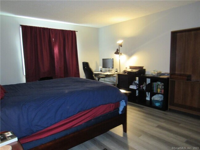 Building Photo - 83 Horse Pond Rd