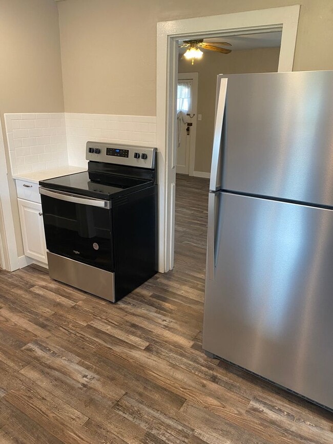 Building Photo - Central Selah Gem: 2-Bedroom Retreat with ...