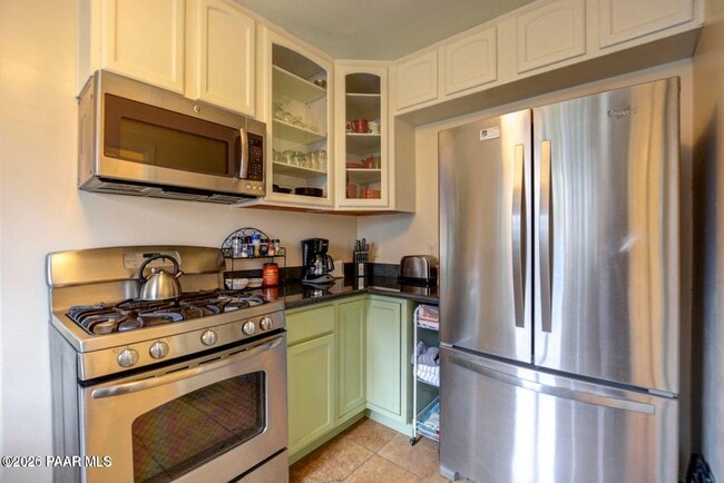 Building Photo - 502 Western Ave