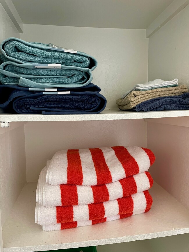 Linen Closet - 26465 Via California