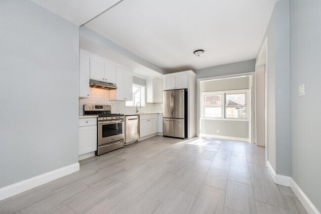 Building Photo - 894 AVENUE C