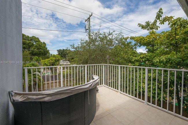 Building Photo - 619 SW 17th St