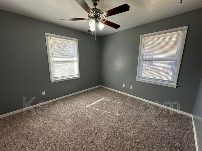 Building Photo - 4431 Roxbury Dr