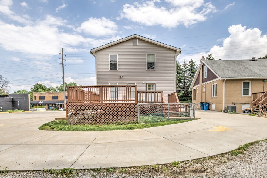 Building Photo - 2305 S Big Bend Blvd