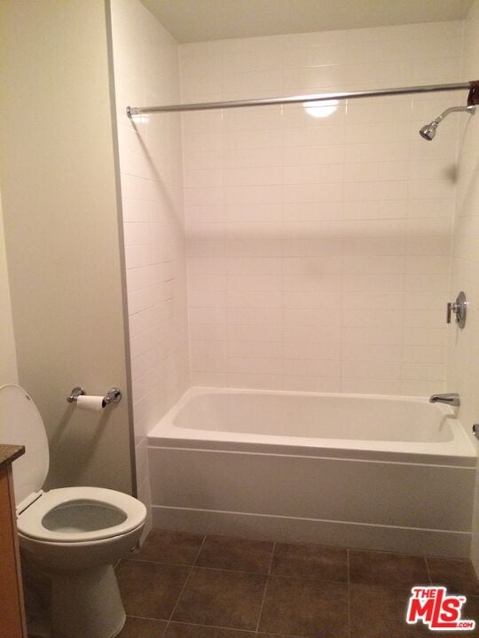 Building Photo - 645 W 9th St