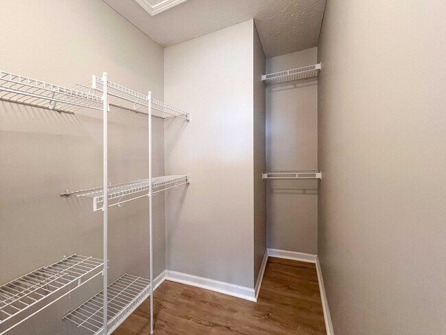 Building Photo - 2-Bedroom + office Condo Retreat with Pool Access