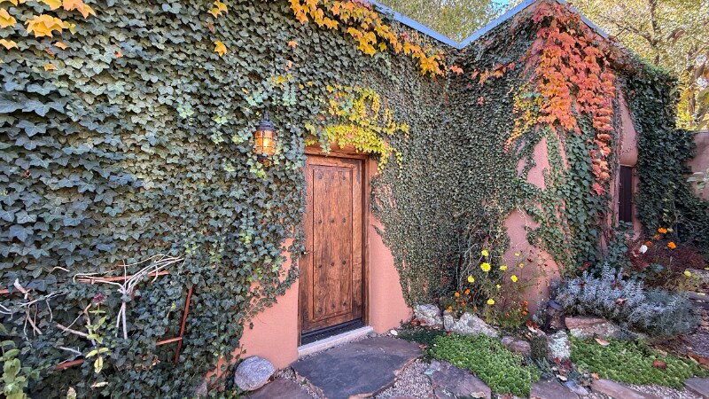 Building Photo - 824 Canyon Rd