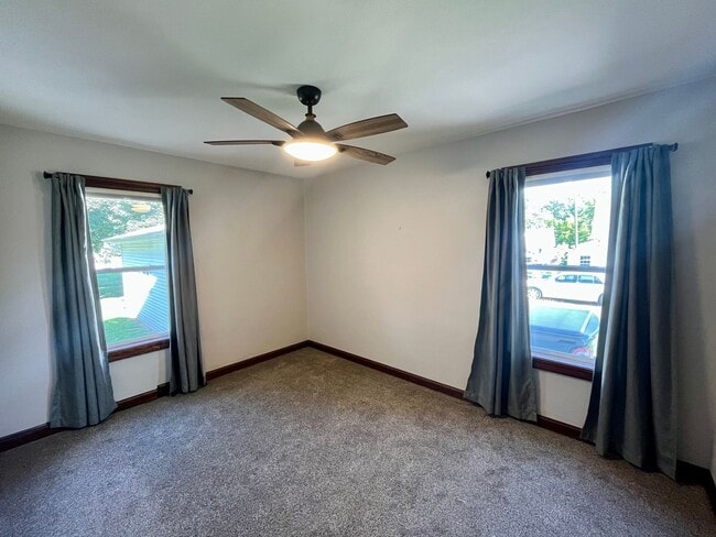 Building Photo - Large 3 Bed 2 Bath Single Family Home in M...
