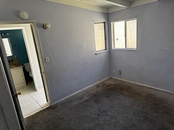 Building Photo - Large 5 bedroom single story ranch house