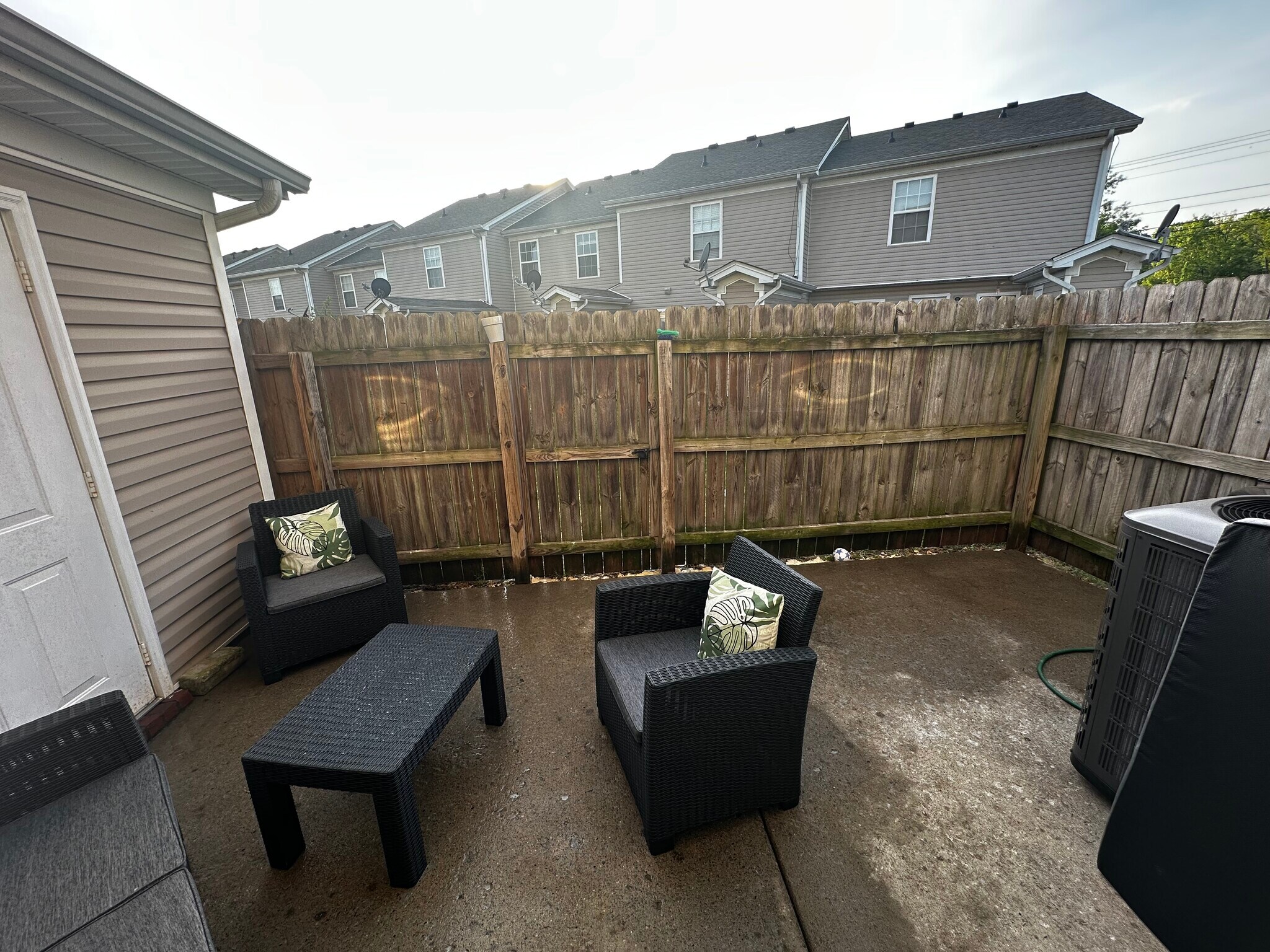 Building Photo - 138 Oak Valley Cir