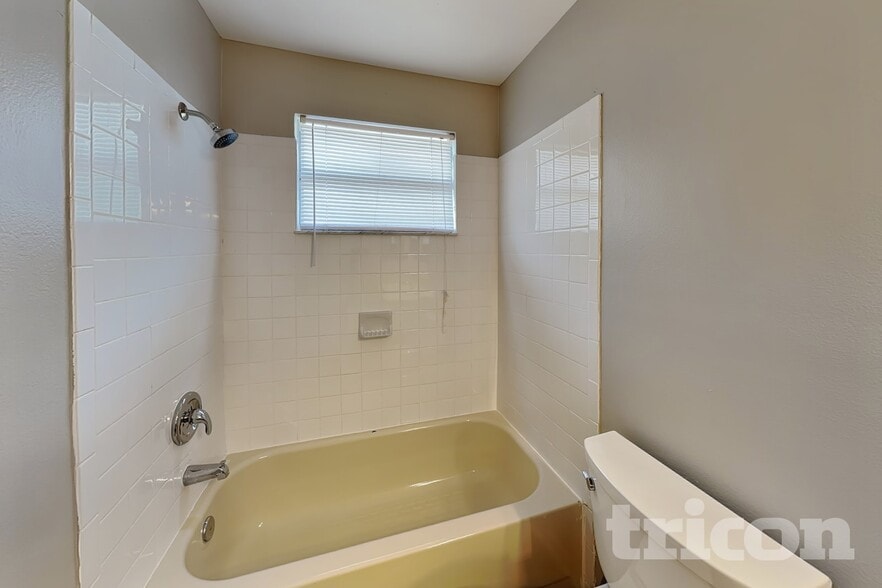 Building Photo - 1604 Palm Leaf Dr
