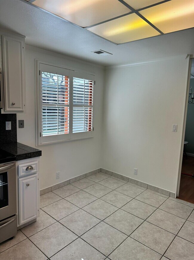 Building Photo - Fabulous condominium home on 6th Fairway of El Macero Country Club.