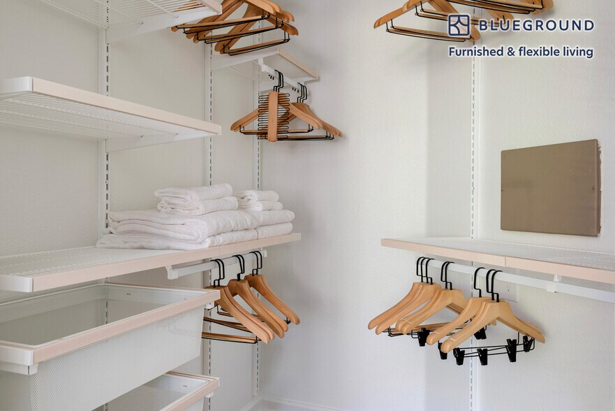 Building Photo - 501 Murphy Ranch Rd