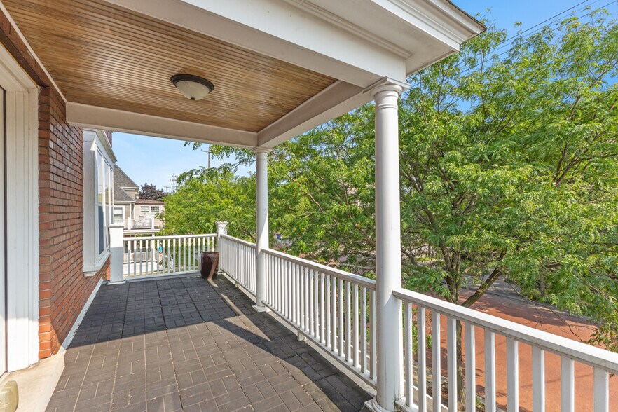 Building Photo - 835 Cherry St SE