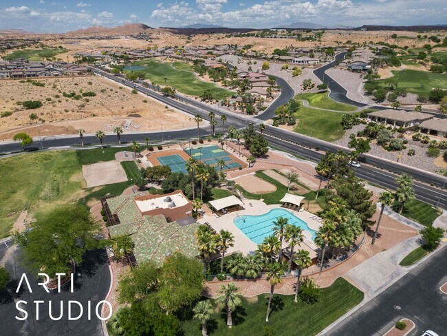 Building Photo - Beautiful home located in the gated commun...