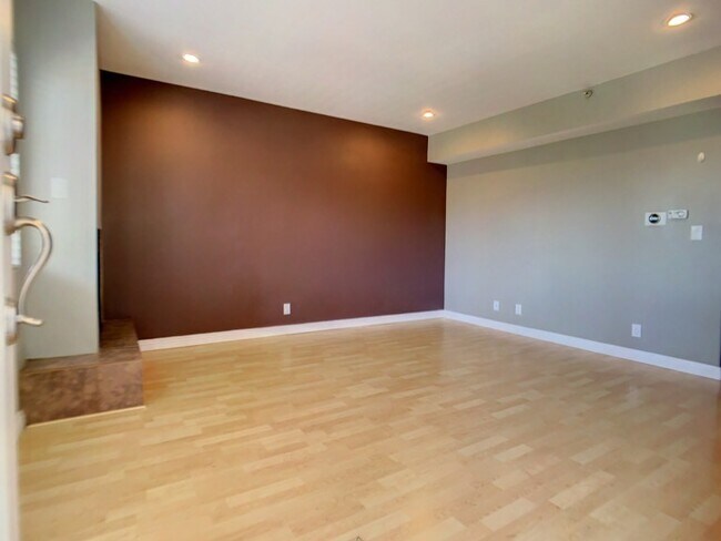 Building Photo - A Beautiful updated trilevel townhome in W Figueroa is now available for rent.