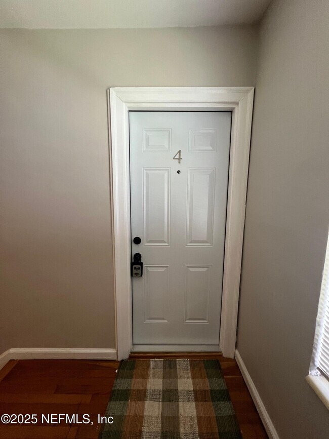 Building Photo - 1789 River Rd