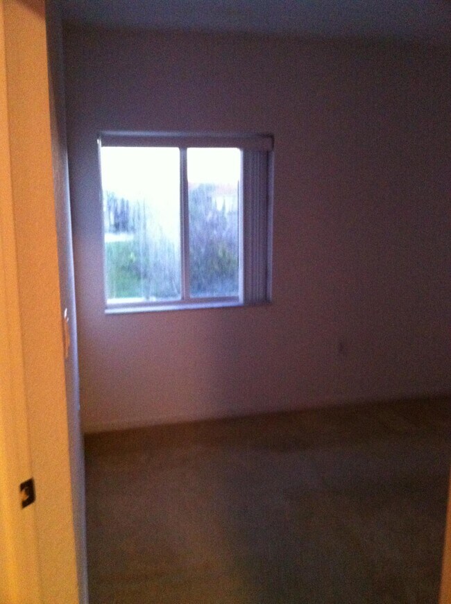 Building Photo - 1145 Golden Lakes Blvd