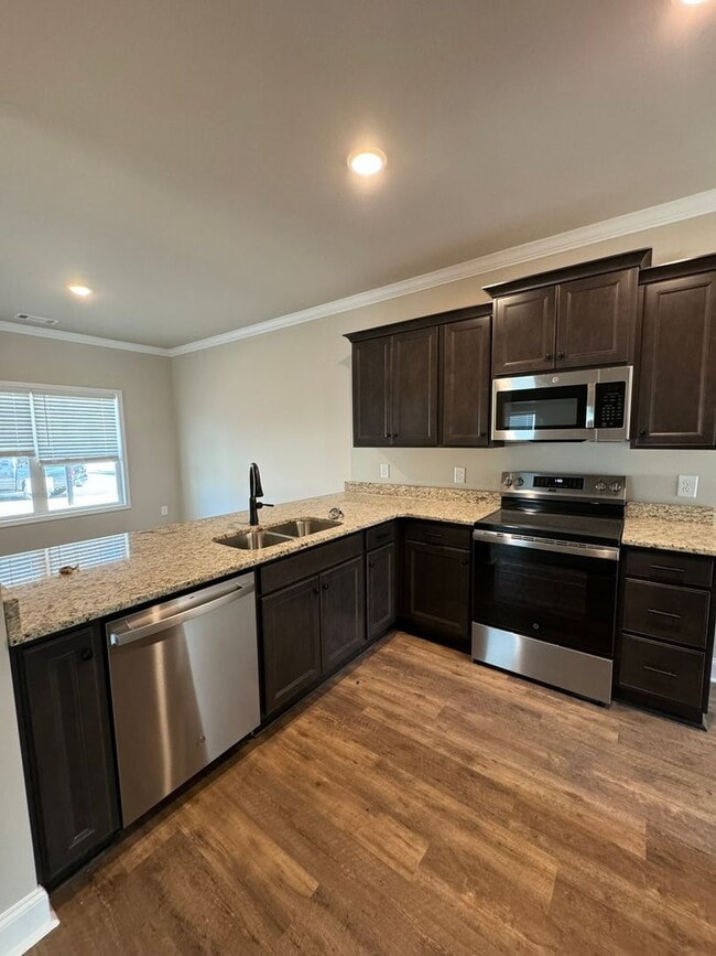 Building Photo - 4 Bedroom/4Bath off Will Hunter Rd. Pre-leasing Now!