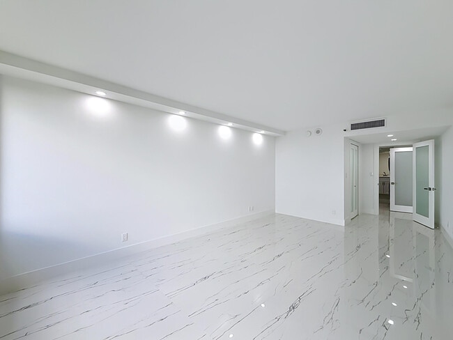 Building Photo - 2480 Presidential Way