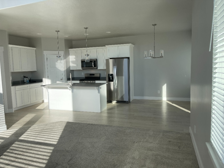 Building Photo - 293 W 590 N