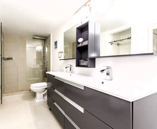 Building Photo - 19655 E Country Club Dr