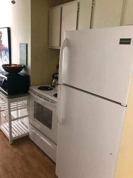 Building Photo - 229 Collingwood Dr