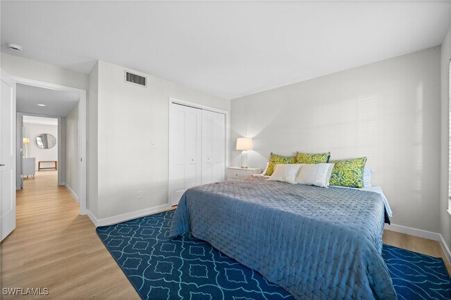 Building Photo - 208 Bobolink Way