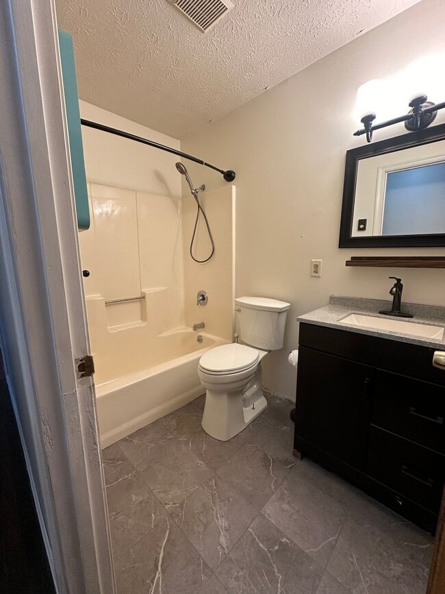 Building Photo - 205 Muse Dr
