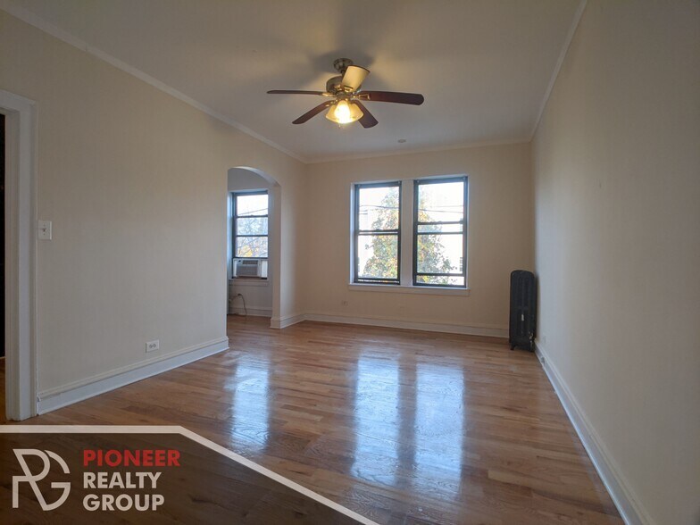 Building Photo - 4831 N Damen Ave