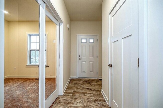 Building Photo - 123 Foxhound Dr