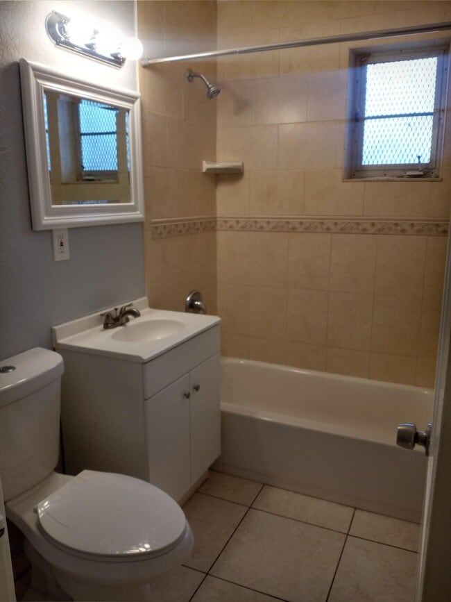 Building Photo - 522 W 3rd St