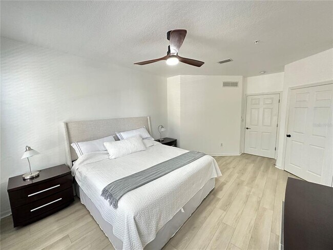 Building Photo - 11564 Mizzon Dr