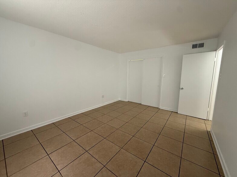 Building Photo - 11271 Florida Blvd