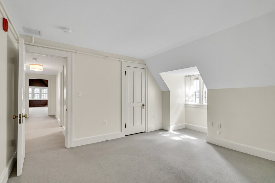 Building Photo - 1789 Beacon St