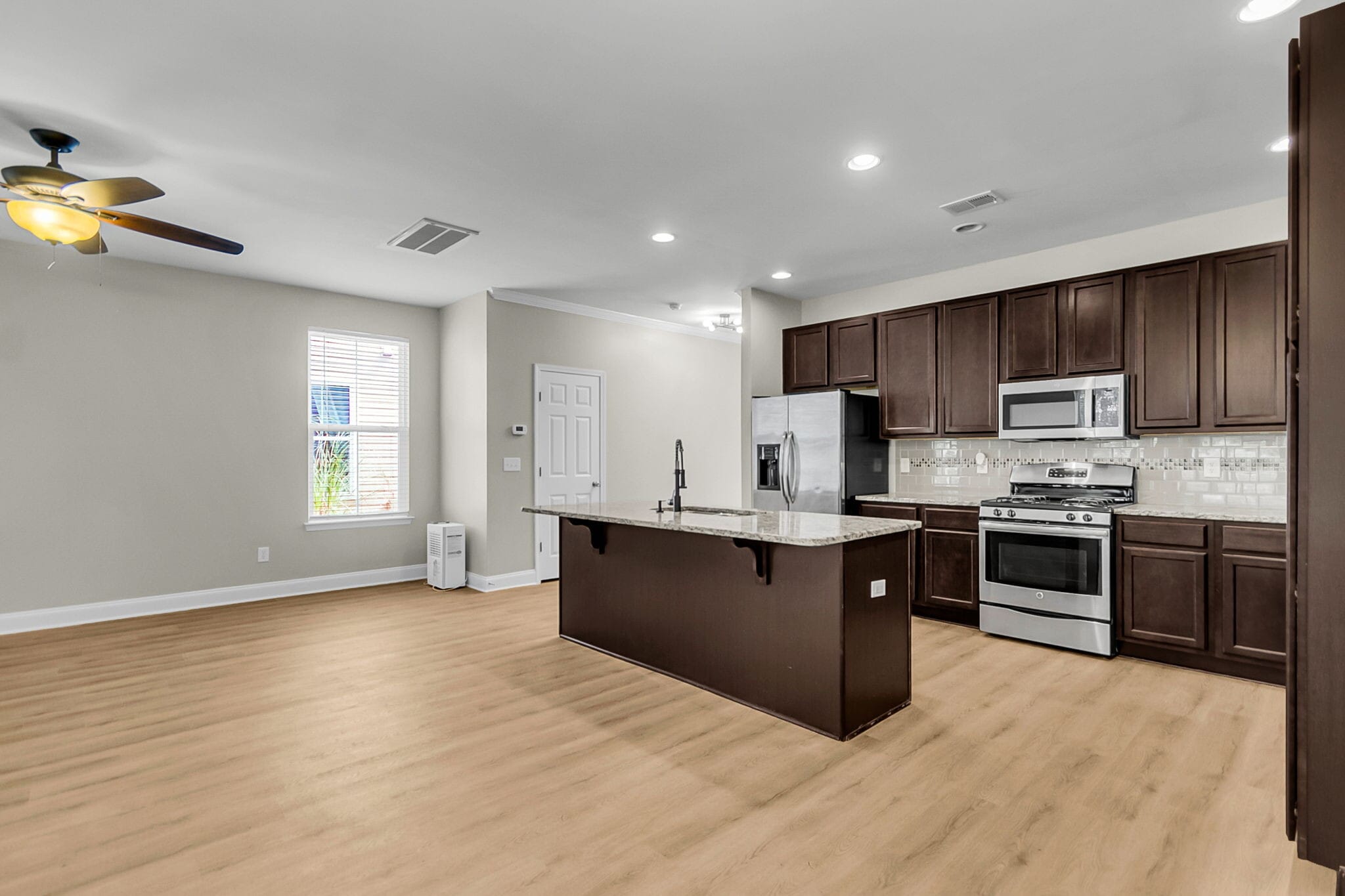 Building Photo - 229 Larissa Dr