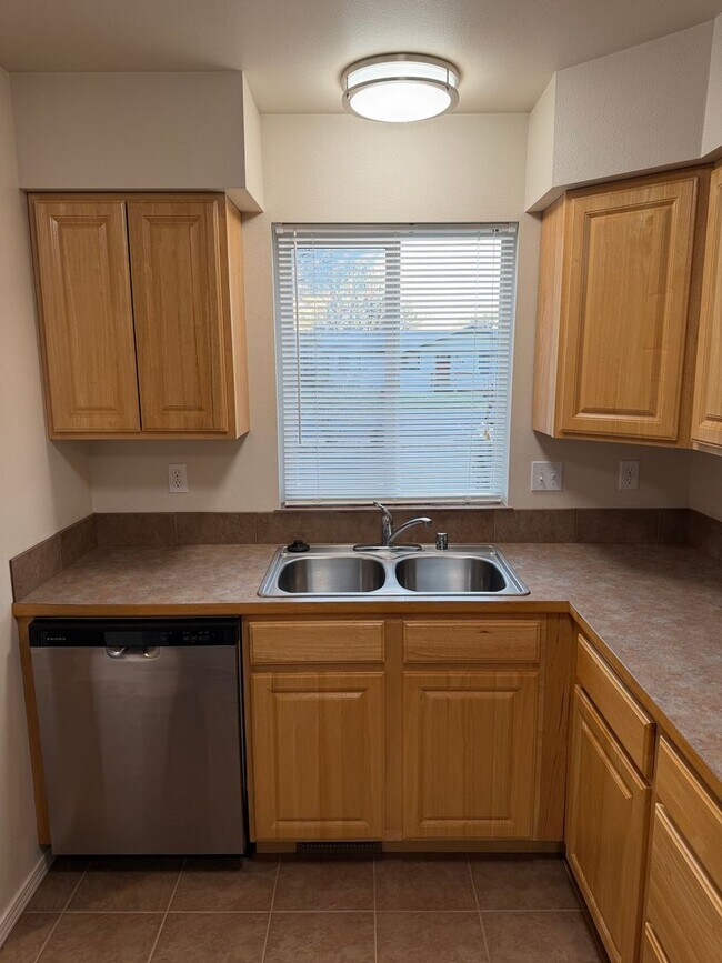 Building Photo - 1709 W Fern Dr