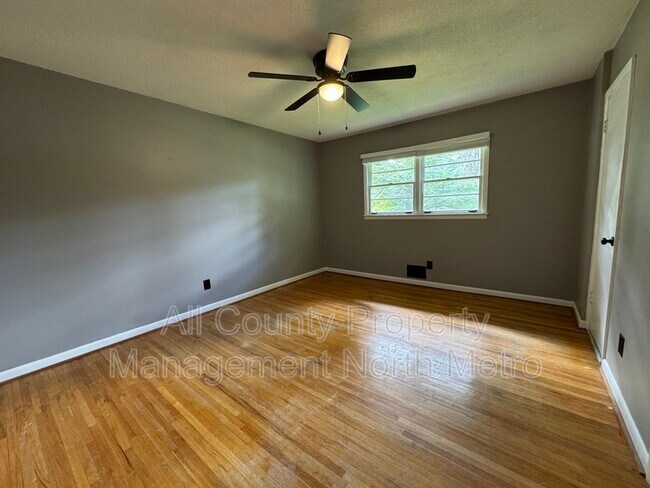Building Photo - 4098 Idlevale Dr
