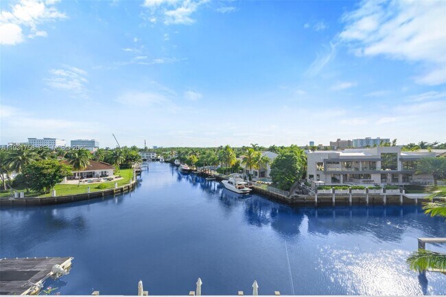 Building Photo - 3260 NE 165th St