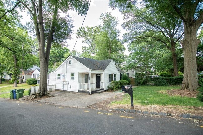 Building Photo - 537 Trabert Ave NW