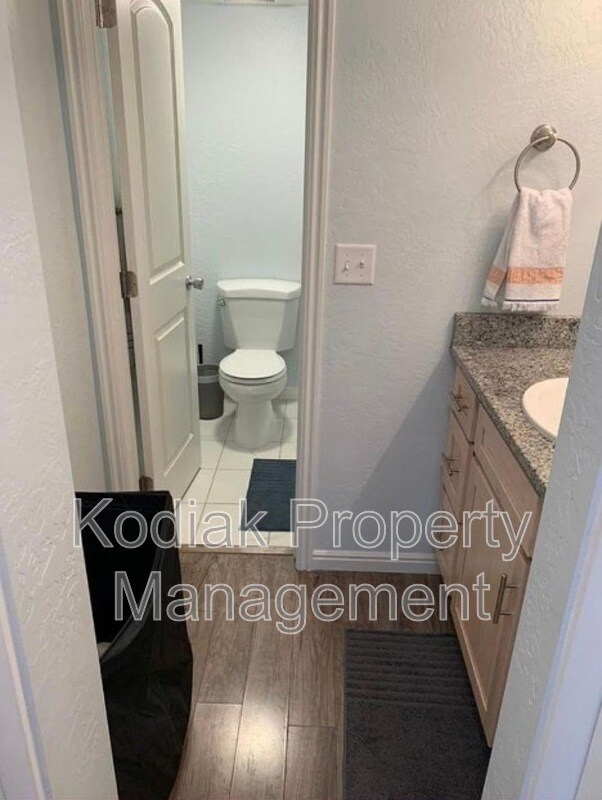 Building Photo - 1046 E 400 S