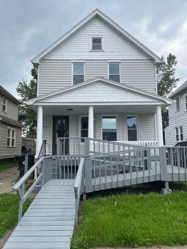 Building Photo - Brooklyn Centre - 3 Bedroom Single Family ...