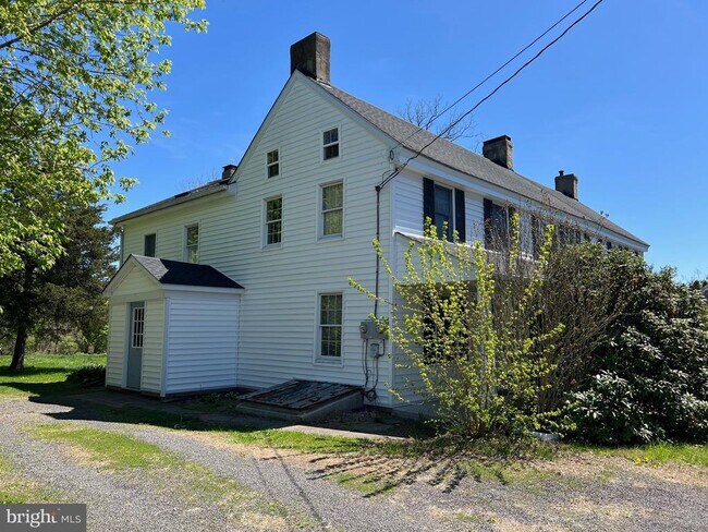 Building Photo - 244 Durham Rd