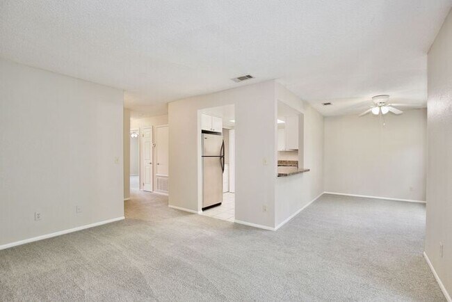 Building Photo - Spacious 2/2 Condo in Hawthorne Village - Orlando! Available Now!