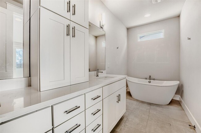 Building Photo - 5002 Pecan Springs Rd